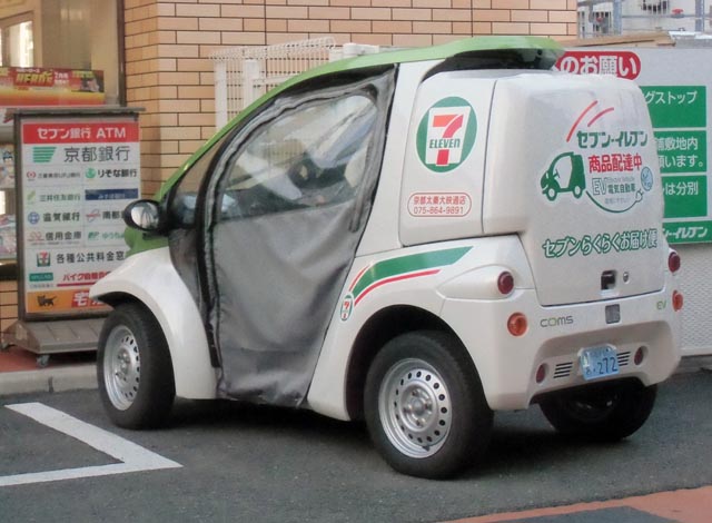 セブンイレブンの配達用車 水色カメラ2