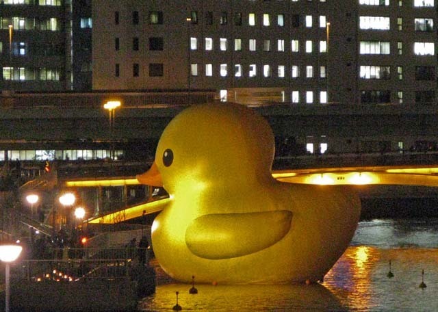 復活巨大アヒル